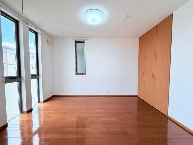 リビング横洋室