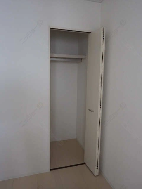 中洋室収納