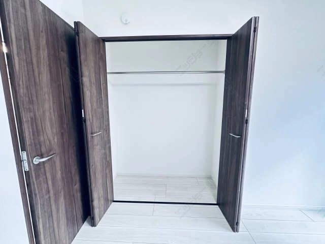 ベランダ側洋室収納