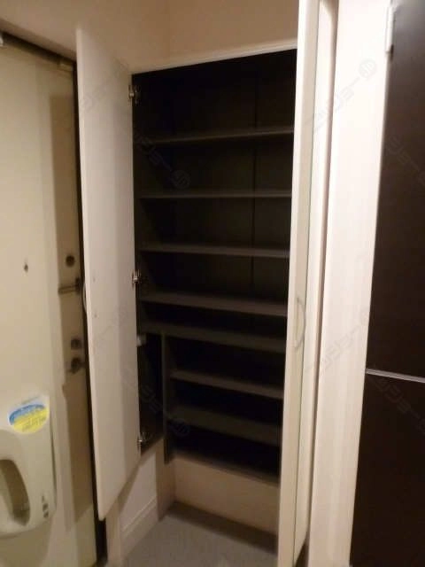 ｼｭｰｽﾞﾎﾞｯｸｽ（中）