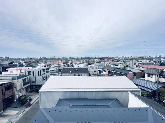 キッチン西側窓からの眺望