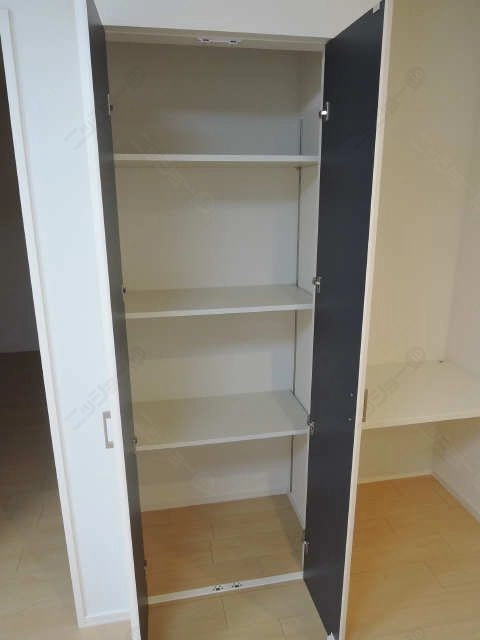キッチン横収納