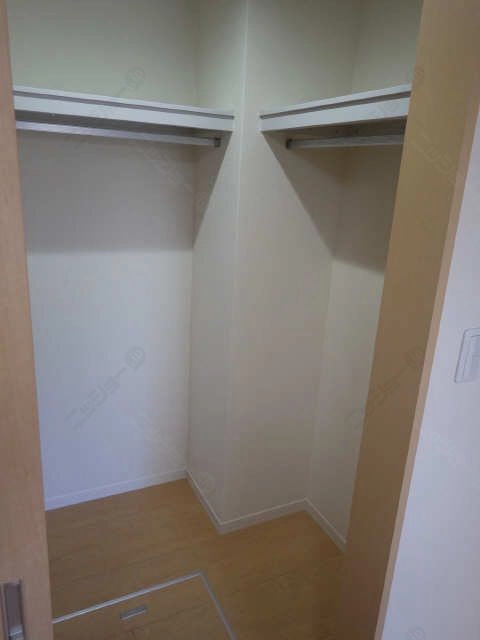 西洋室‐収納２