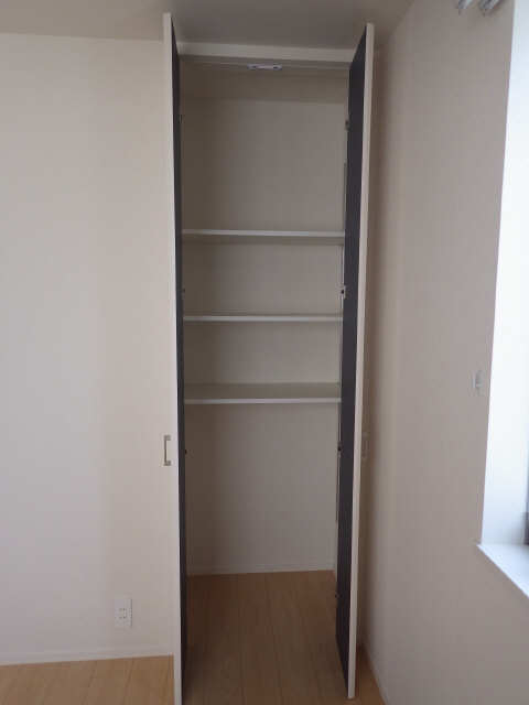 北洋間（収納）