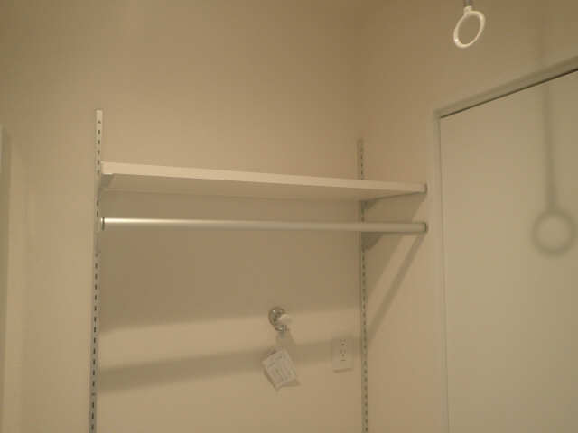 洗濯機置場の棚