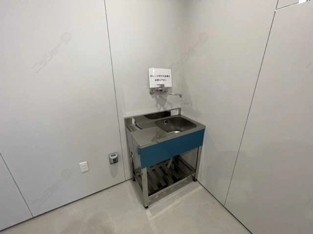 ガレージ内洗面