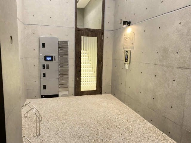 エントランス(夜間撮影)