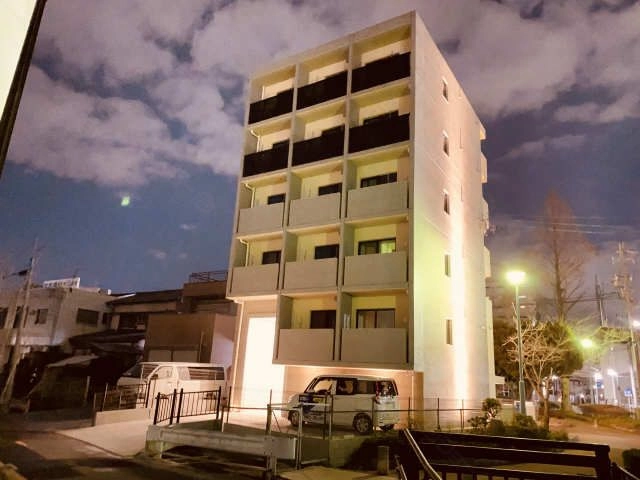 外観写真(夜間撮影)