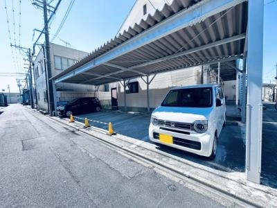 駐  車場