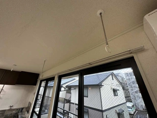 室内洗濯物干し竿掛け