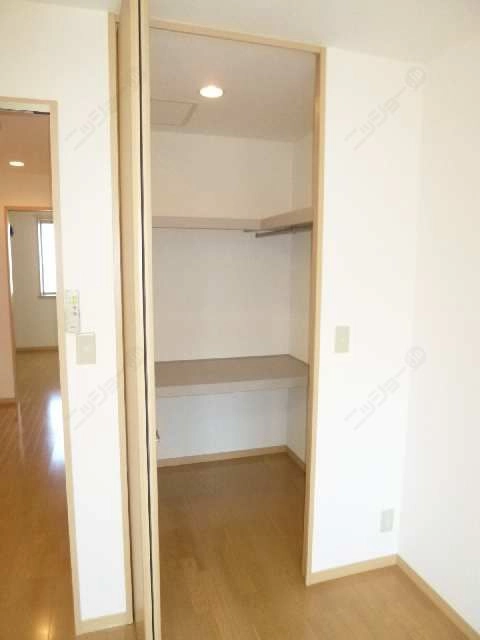 ２階南洋間収納