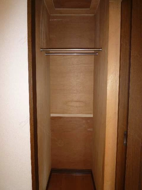 ２F西側洋室収納