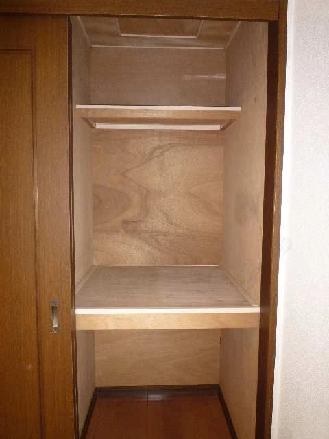 ２F西側洋室収納