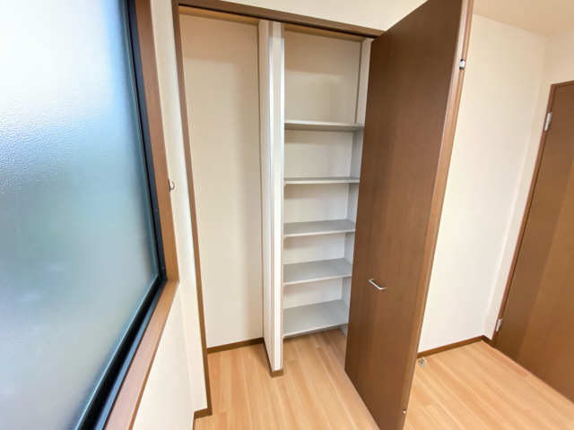 北側洋室(収納）