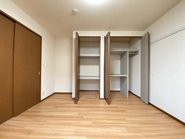 南側洋室（収納）