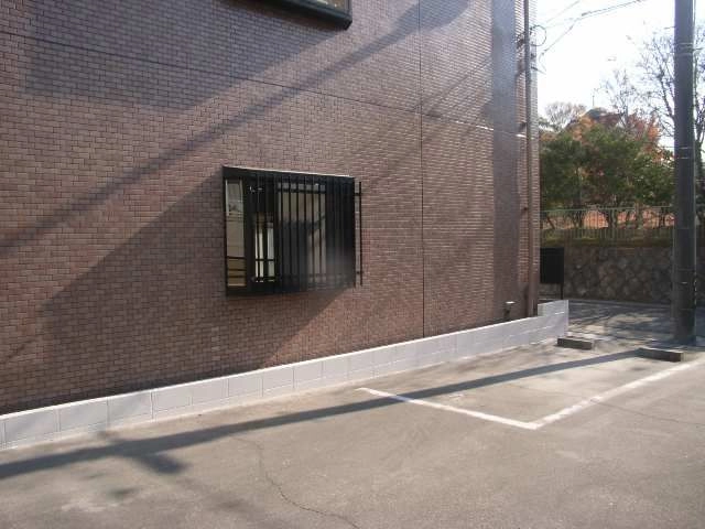 建物西側