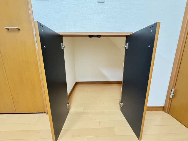 収納（階段下）