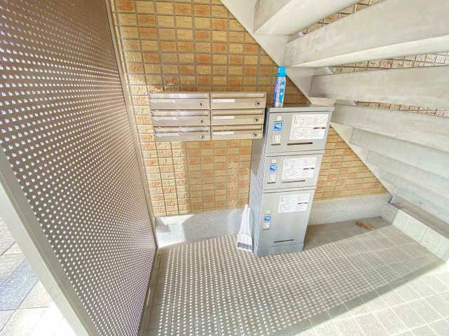 集合ポストと宅配ボックス