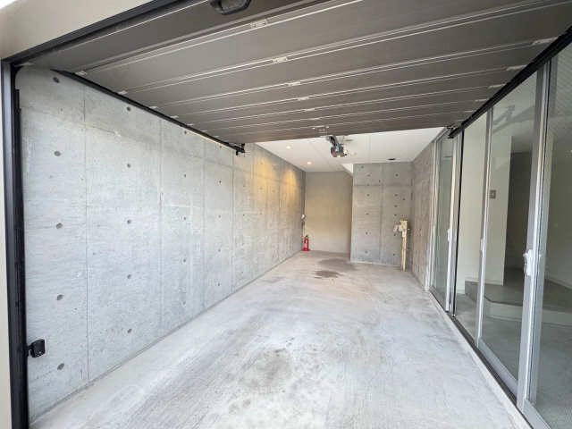 ビルトイン駐車場