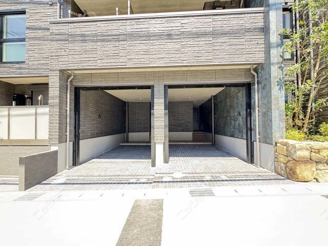 ガレージ付駐車場