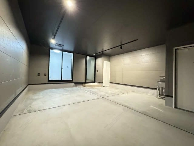 ガレージ駐車場