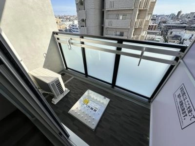 バ ルコニー