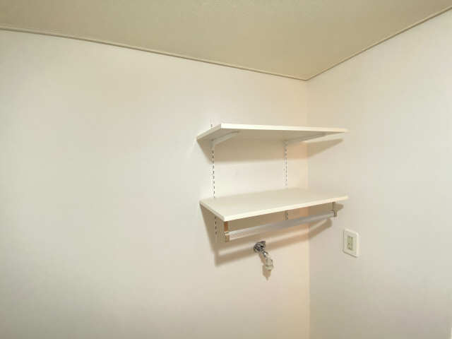 洗濯機置き場上の棚