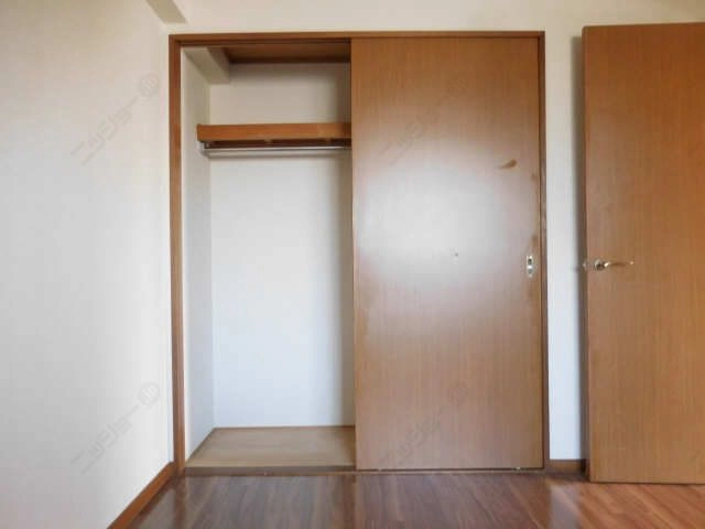 北東洋間収納