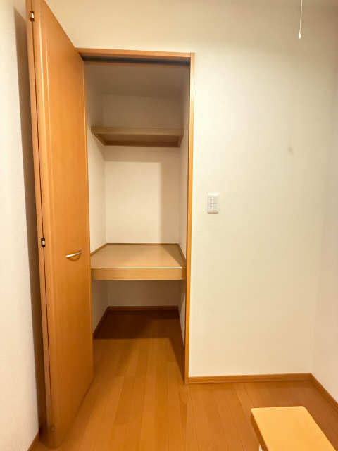 ２階廊下収納