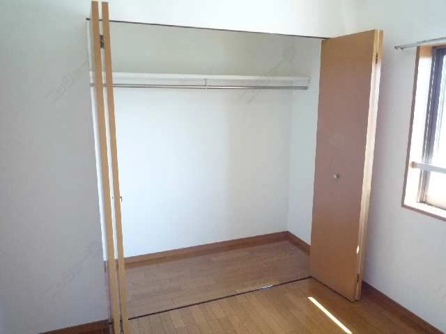 中洋室収納