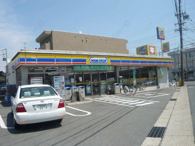 ミニストップ徒歩８分