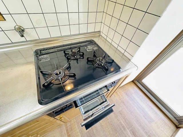 三口コンロとグリル付き