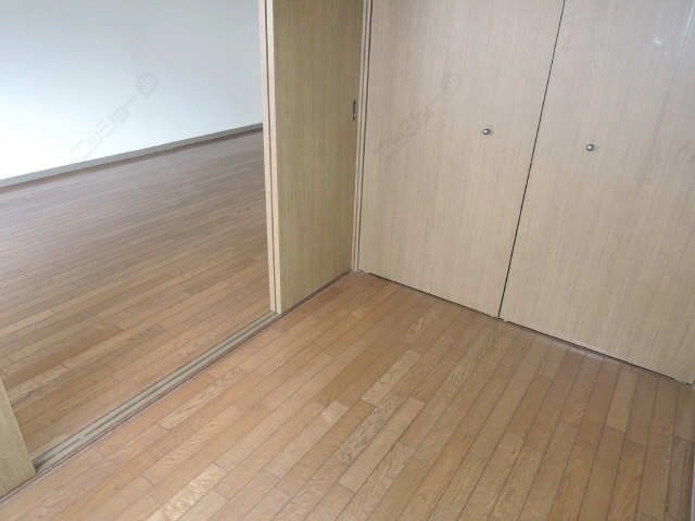 ベランダ側洋室