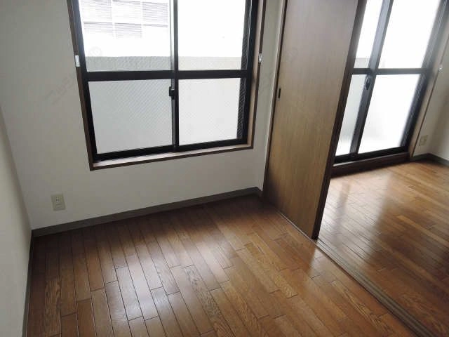 ベランダ側洋室