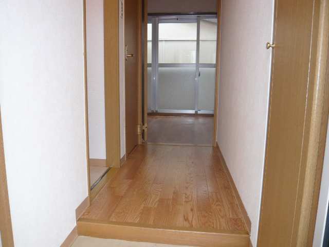 203号室玄関入口