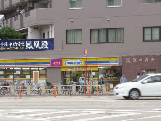 コンビニ
