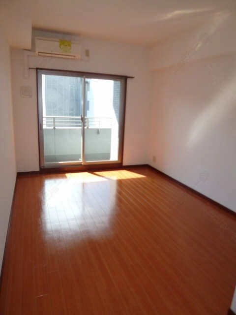 室内（アングル２）