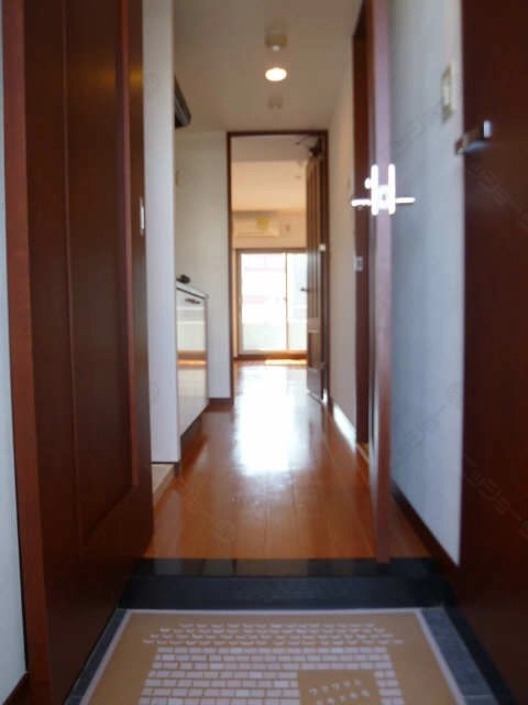 玄関から見た奥行き