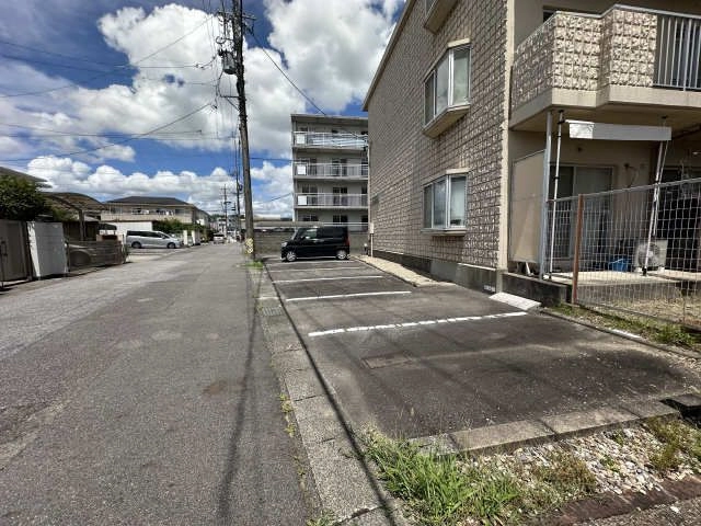 西側駐車場