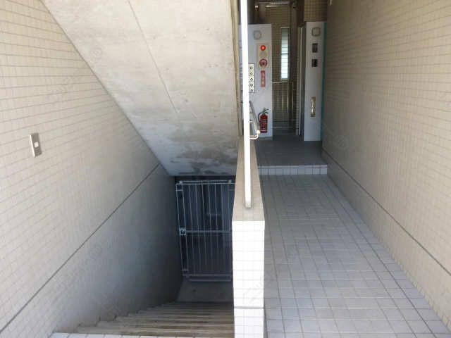 専用地下トランクルーム