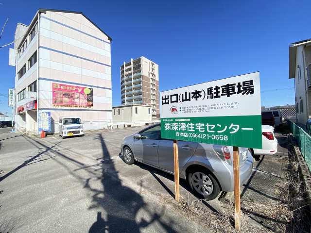 敷地外駐車場（西へ100M）