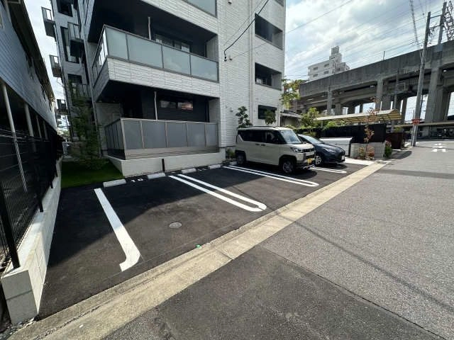 北側駐車場