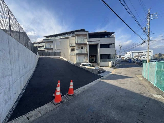 駐車場への道は傾斜あり