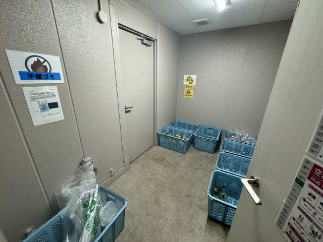 ごみ一時保管庫