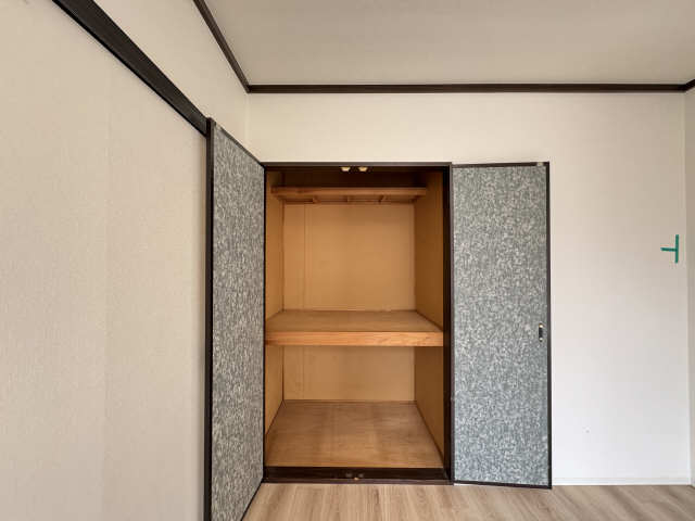 収納（西側洋室）