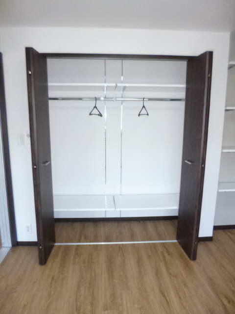 洋室４，６帖収納