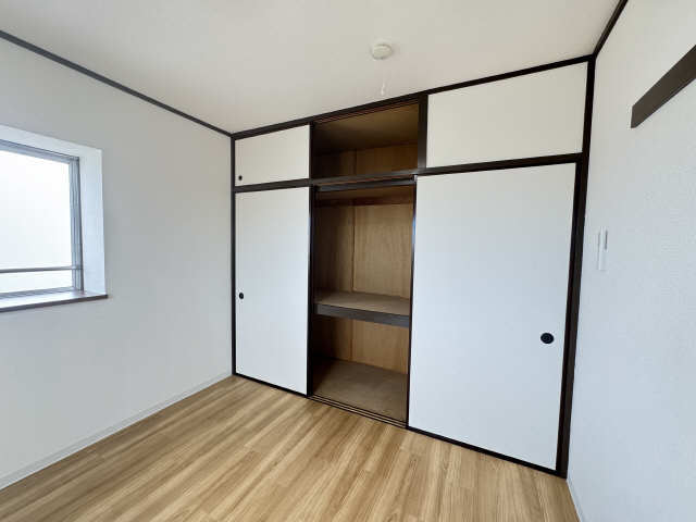 収納（東側洋室）