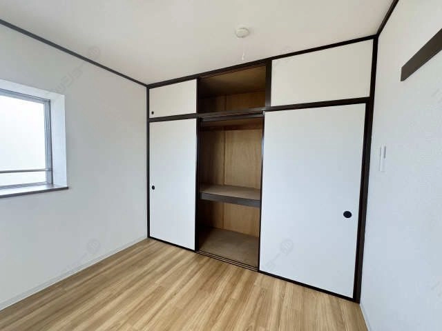 収納（東側洋室）