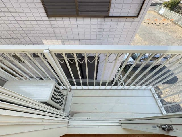 バ ルコニー