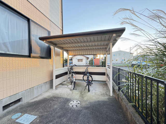 駐輪場（西側）